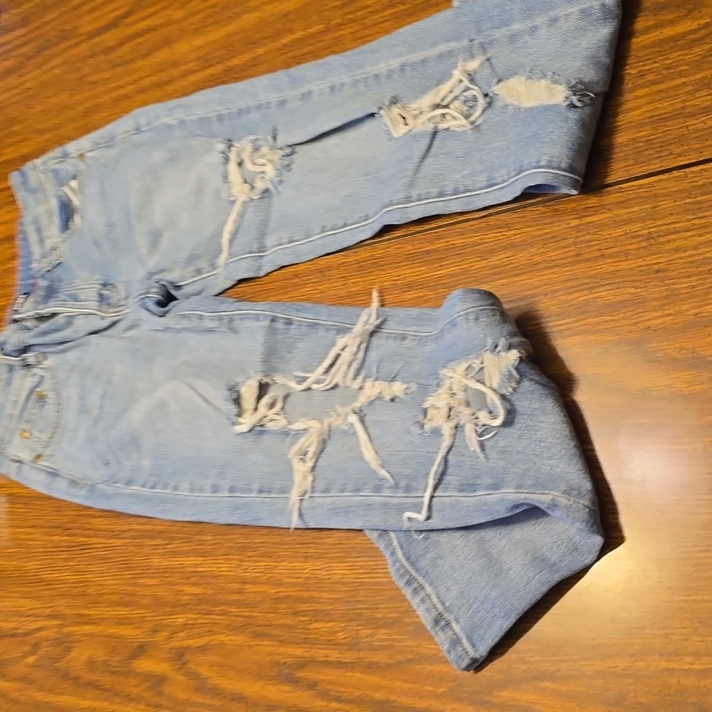 FASHION NOVA LOW waisted ripped jeans